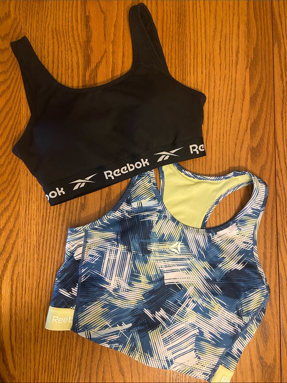 Reebok Black Sports Bra & Blue Abstract Bra/crop top Bundle Large